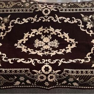 Elegant Floral Patterned Rug